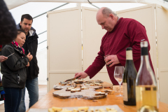 Festval des vins AOC Touraine au Prieuré St Cosme à La Riche. Stands des vignerons, ateliers culinaires.