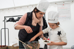 Festval des vins AOC Touraine au Prieuré St Cosme à La Riche. Stands des vignerons, ateliers culinaires.