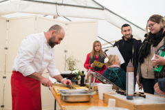 Festval des vins AOC Touraine au Prieuré St Cosme à La Riche. Stands des vignerons, ateliers culinaires.