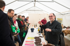 Festval des vins AOC Touraine au Prieuré St Cosme à La Riche. Stands des vignerons, ateliers culinaires.