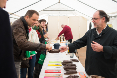 Festval des vins AOC Touraine au Prieuré St Cosme à La Riche. Stands des vignerons, ateliers culinaires.