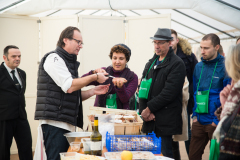 Festval des vins AOC Touraine au Prieuré St Cosme à La Riche. Stands des vignerons, ateliers culinaires.