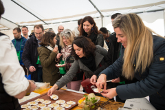 Festval des vins AOC Touraine au Prieuré St Cosme à La Riche. Stands des vignerons, ateliers culinaires.