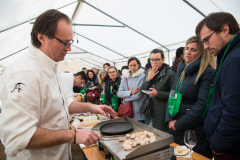 Festval des vins AOC Touraine au Prieuré St Cosme à La Riche. Stands des vignerons, ateliers culinaires.