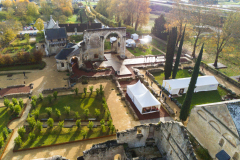 Festval des vins AOC Touraine au Prieuré St Cosme à La Riche. Stands des vignerons, ateliers culinaires.