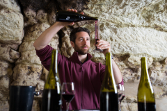 Portrait d'Adrien Godeau, vigneron à Civray de Touraine. Domaine Les caves du père Auguste.