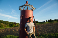 Portrait de Vincent Roussely, vigneron à Angé, domaine clos Roussely.