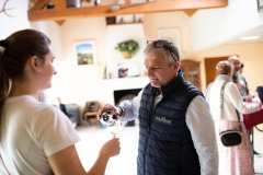 Visite du domaine viticole de Raphael Midoir à Chémery (41) à l'occasion des rencontres Val de Loire Millésimes. Une cinquantaine de journalistes sont invités à decouvrir le terroir et déguster les vins de l'AOC Touraine.