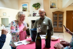 Visite du domaine viticole de Raphael Midoir à Chémery (41) à l'occasion des rencontres Val de Loire Millésimes. Une cinquantaine de journalistes sont invités à decouvrir le terroir et déguster les vins de l'AOC Touraine.