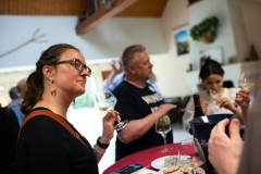 Visite du domaine viticole de Raphael Midoir à Chémery (41) à l'occasion des rencontres Val de Loire Millésimes. Une cinquantaine de journalistes sont invités à decouvrir le terroir et déguster les vins de l'AOC Touraine.