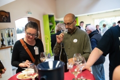 Visite du domaine viticole de Raphael Midoir à Chémery (41) à l'occasion des rencontres Val de Loire Millésimes. Une cinquantaine de journalistes sont invités à decouvrir le terroir et déguster les vins de l'AOC Touraine.