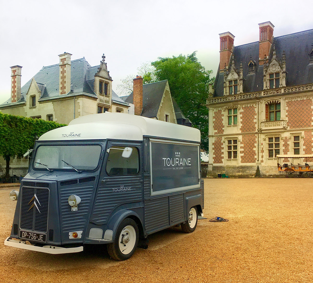 The “touraine wine truck” meets the public
