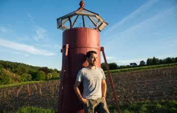 Portrait de Vincent Roussely, vigneron à Angé, domaine clos Roussely.